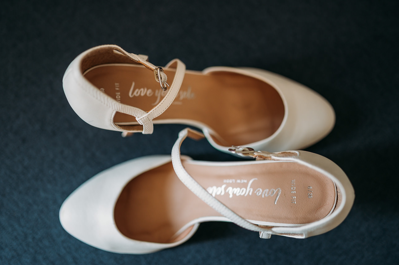 OXLEAZE BARN SUMMER WEDDING 12 Katie and Adam Oxleaze Barn wedding 40