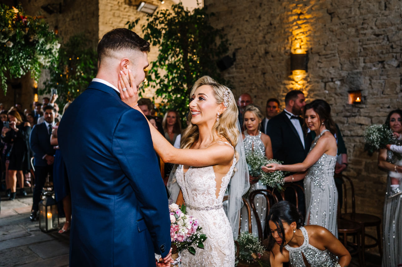 AN AUTUMN CRIPPS BARN WEDDING 15 AUTUMN CRIPPS BARN WEDDING CEREMONY