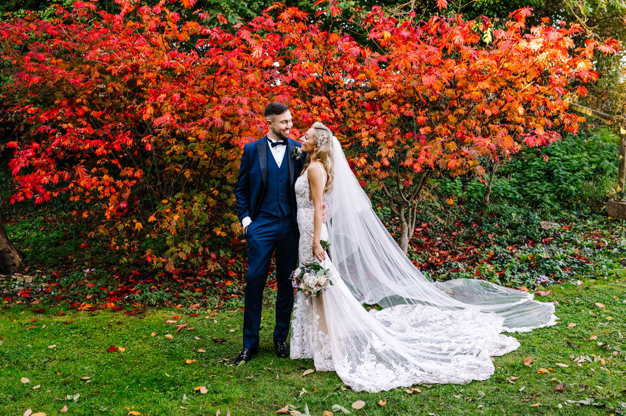 AN AUTUMN CRIPPS BARN WEDDING 30 AUTUMN CRIPPS BARN WEDDING PORTRAITS