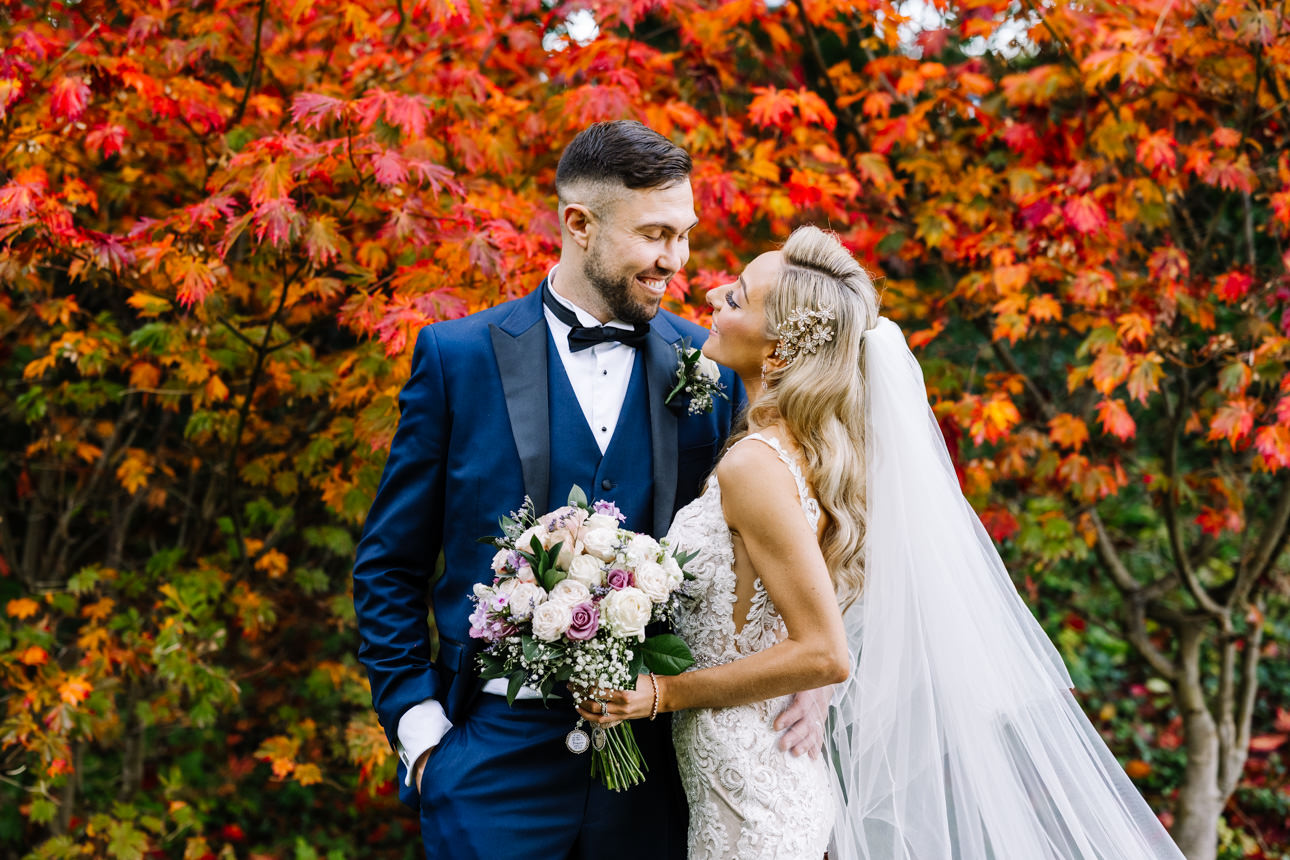 AN AUTUMN CRIPPS BARN WEDDING 31 AUTUMN CRIPPS BARN WEDDING PORTRAITS
