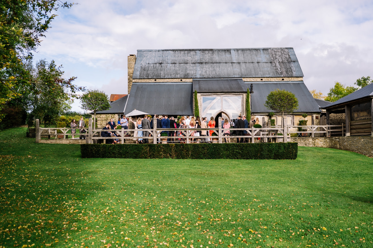 AN AUTUMN CRIPPS BARN WEDDING 13 AUTUMN CRIPPS BARN WEDDING