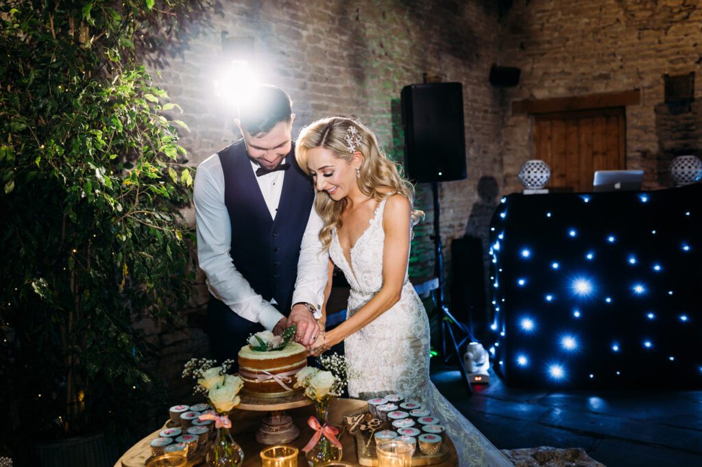 AN AUTUMN CRIPPS BARN WEDDING 47 Mike and Lavinia Cripps Barn wedding 635