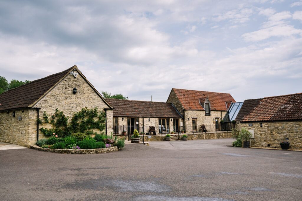 Kingscote barn wedding photographer