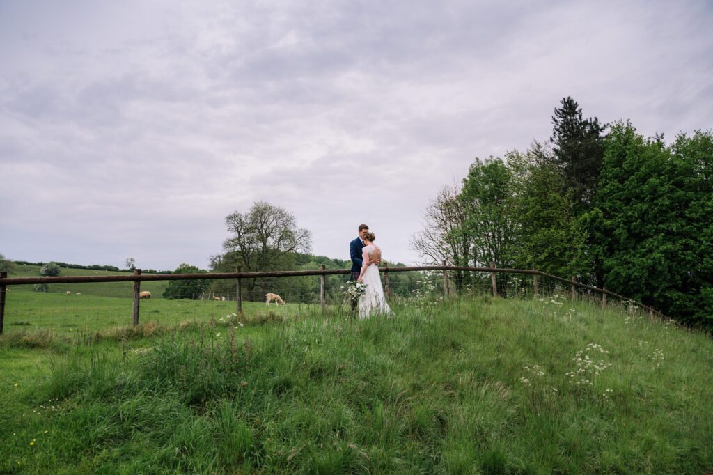 Kingscote barn wedding photographer