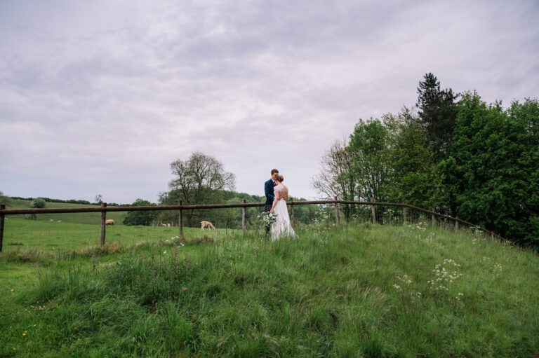 Kingscote barn wedding photographer