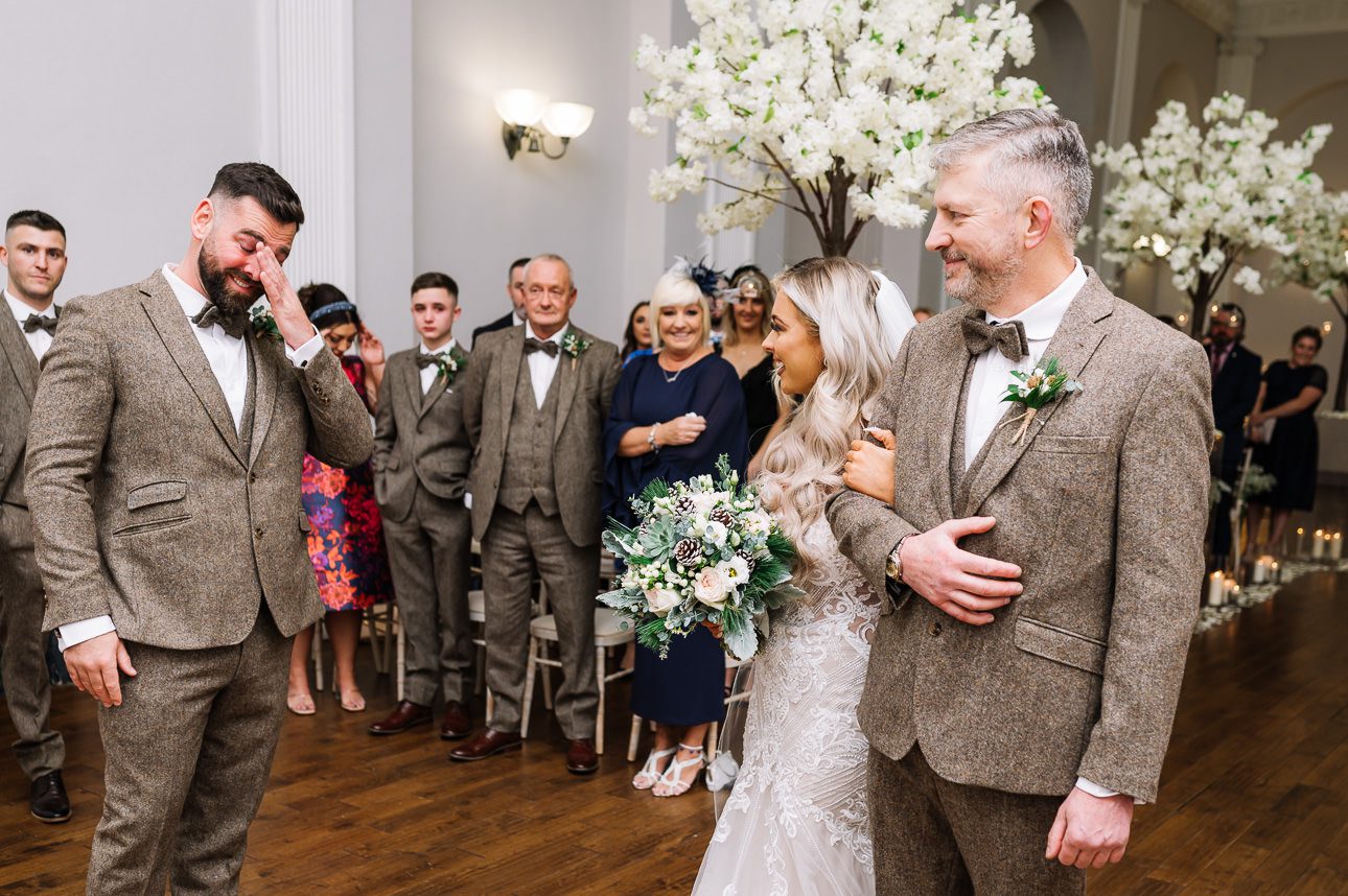 REVIEWS 7 natural wedding photography during the wedding ceremony