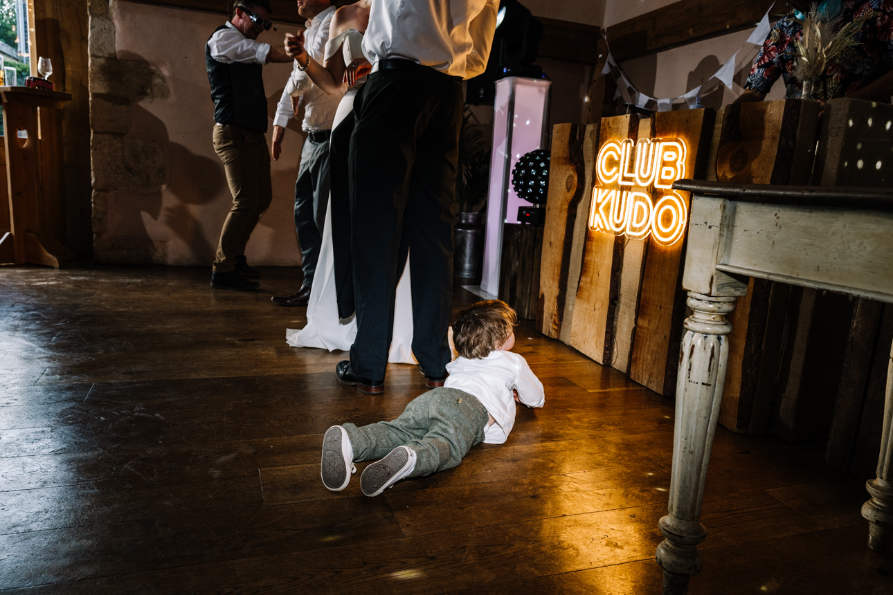 OXLEAZE BARN WEDDING PHOTOGRAPHER 121 Nathan and Charlotte Oxleaze Barn wedding 640