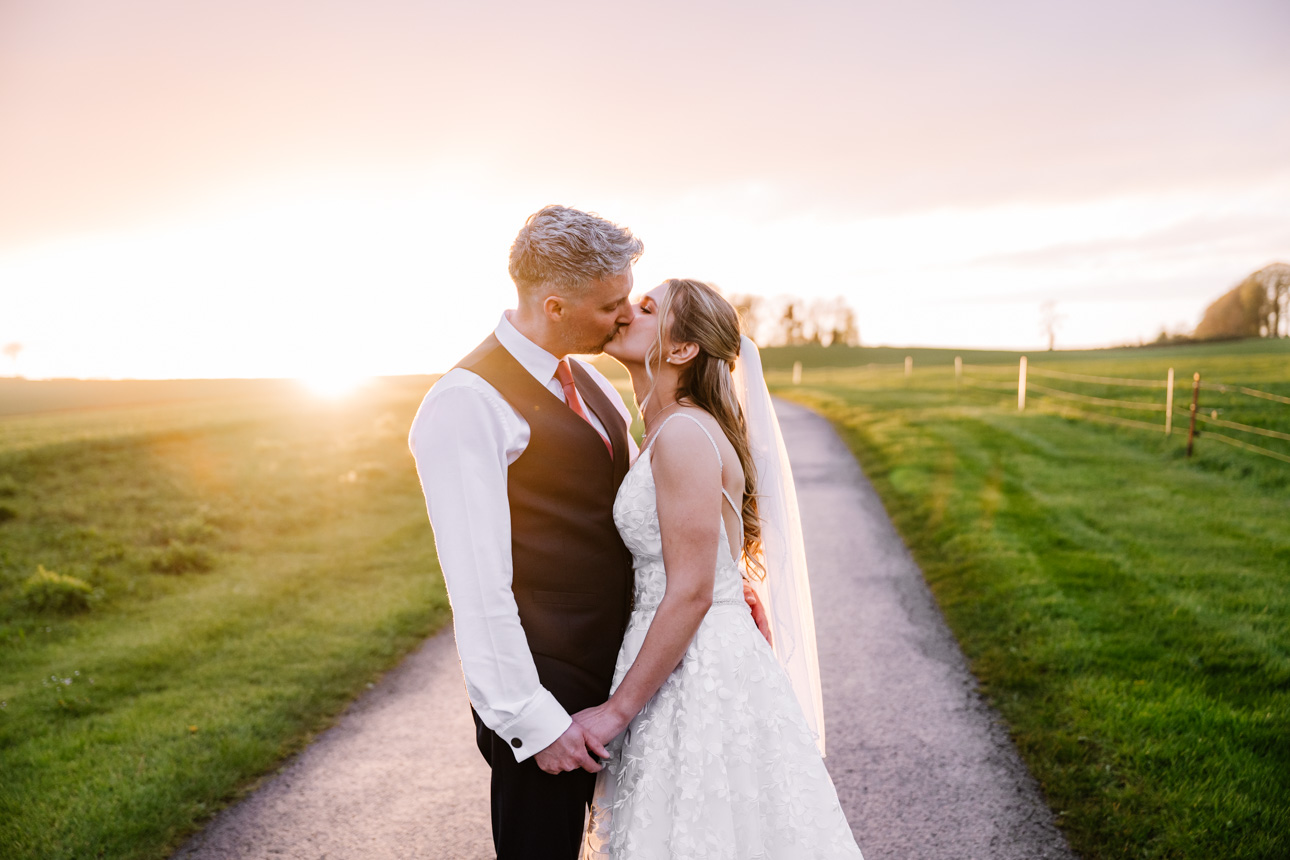 KINGSCOTE BARN GOLDEN HOUR WEDDING